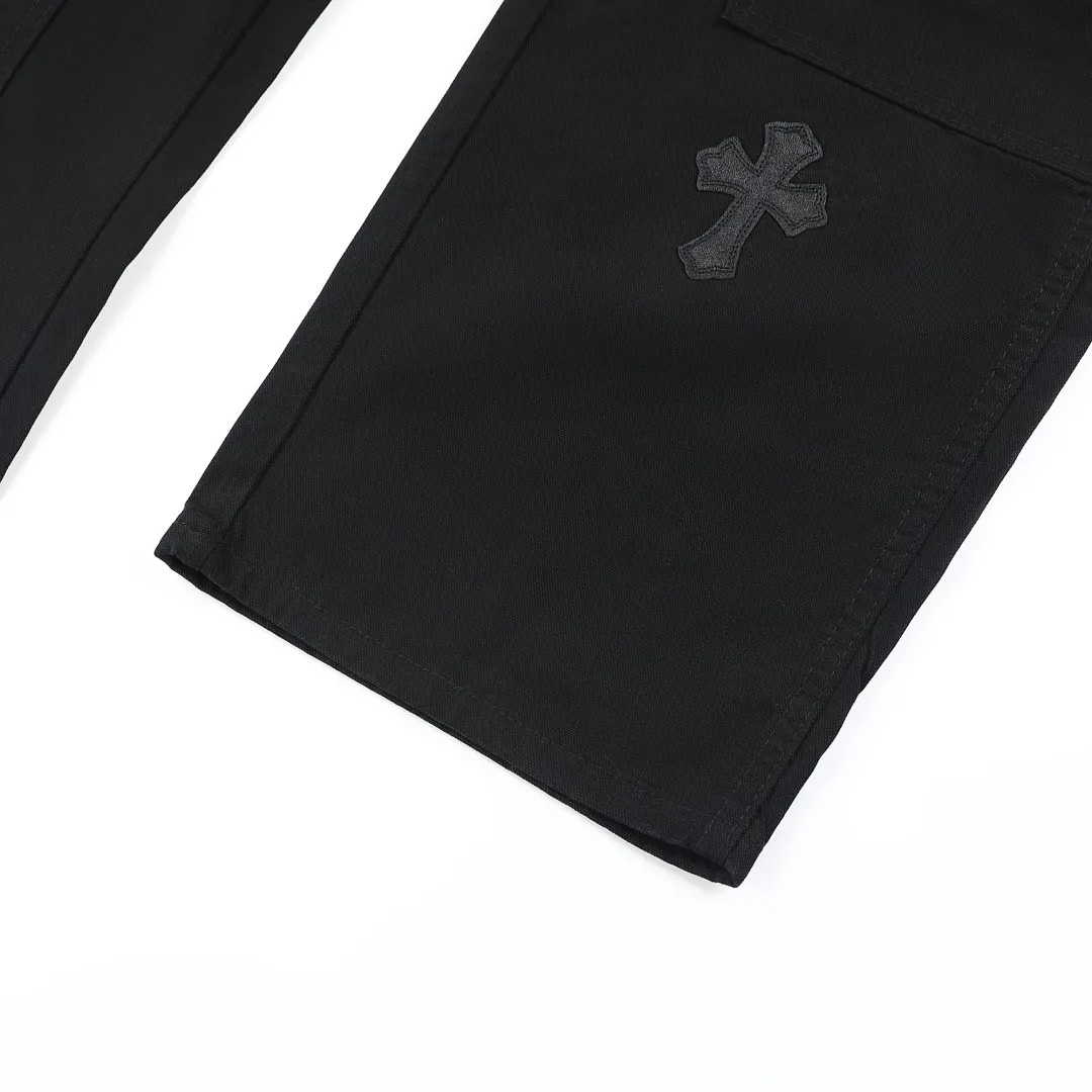 P280 💰 (Top version) Chrome hearts Cross patch leather jeans workwear logging pants Chrome hearts logging pants are here! ! ! CH Croix Heart Double Knee Cross Patch Leather Bo1 Style Logging Pants Straight-leg Work Pants B136 Croix Heart Cross Sanskrit Overalls Price 20W level, patchwork cross pattern embellishment, high-waisted washed jeans! ! Absolutely high-end luxury products, 1.9W level god-level single products, super popular products, made by top heavy industry, not to be missed. About Zangyin, this is an extremely luxurious fashion brand, which can also be called the nobles of the high street. It has always been an exclusive brand of some hipsters or rich second generation. Compared with ordinary high streets, it is more luxurious and noble. Compared with luxury brands, it has a more fashionable personality and has always been a brand that I have a special liking for. Imported yarn is custom-woven into a high-density twill canvas, which ensures a crisp silhouette while also making the fabric feel very delicate. It follows the B01 classic silhouette, with a crisp and stylish upper body. The ready-made garments are stone-ground and fermented, so they can be matched with any style. Buttons and zinc-drawn washables are genuine YKK retro metal products. Double-layered canvas on the front. Perfect details. All hardware is perfect. Size: S-XXL Color: Black